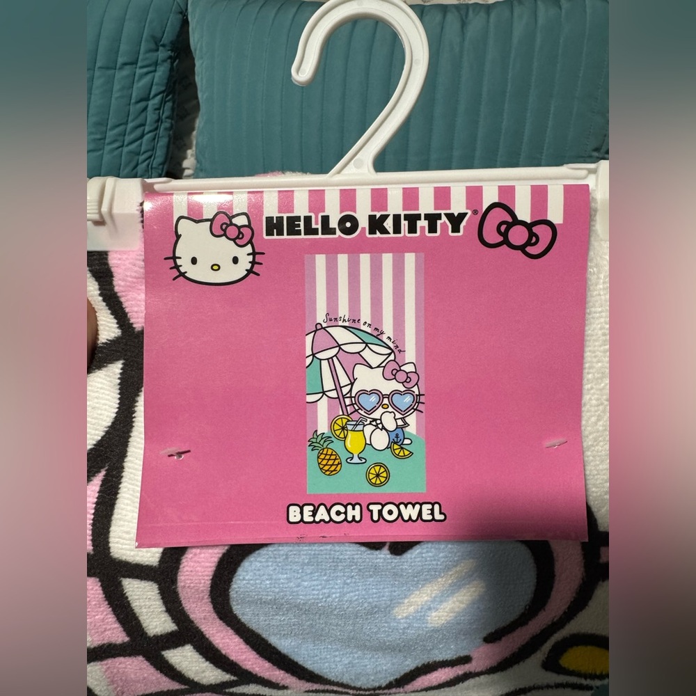 Hello Kitty Pink Beach Towel - Picture 2 of 5
